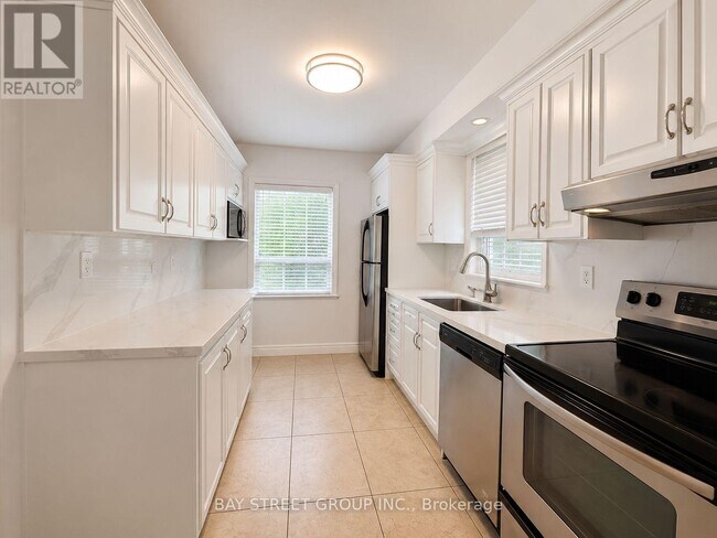Photo du bâtiment - 9 Glenborough Park Crescent