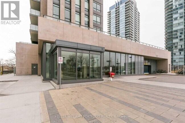 Building Photo - 36 Park Lawn Rd