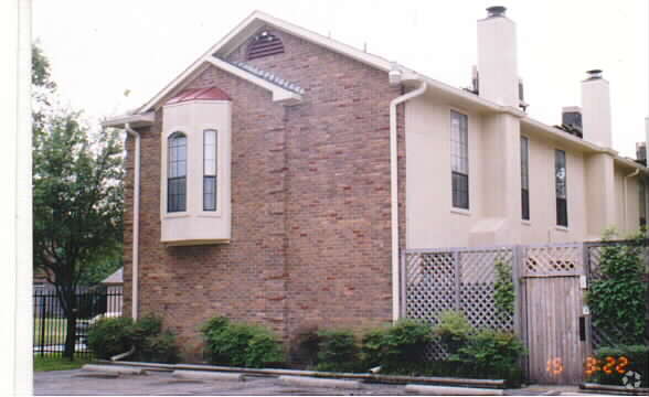 Primary Photo - Gilbert Oaks