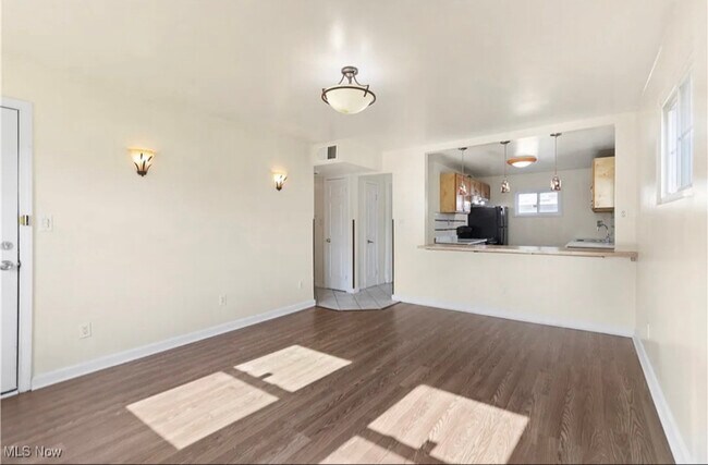 Foto del edificio - 3836 W 117th St