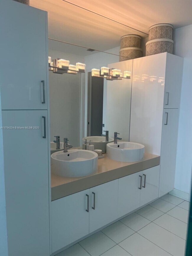 Foto del edificio - 2020 N Bayshore Dr