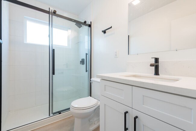 Building Photo - Beautifully Renovated 2 Bed 1 Bath in North Park!