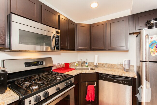 Building Photo - 2435 N Geneva Ter