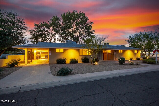 Building Photo - 6242 N 12th Pl