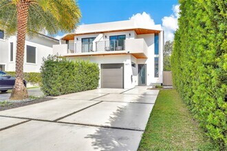 Building Photo - 8871 SW 28th St