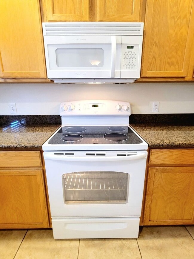 Building Photo - Modern Open Concept 3 Bedroom 2 Bath with Solar.