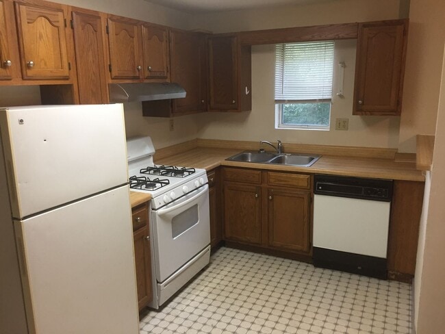 Building Photo - 1605 Hinkson Ave