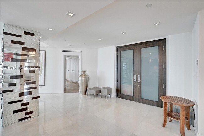 Foto del edificio - 17875 Collins Ave