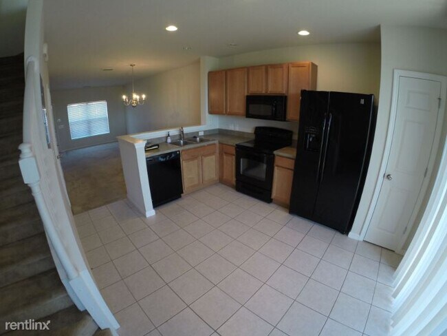 Building Photo - 2 br, 2 bath Townhome - 4914 SW 45th Cir