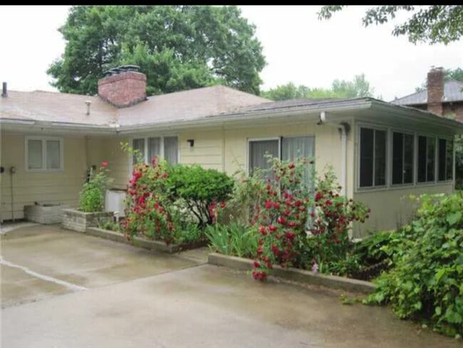 Building Photo - 2123 Eileen Rd