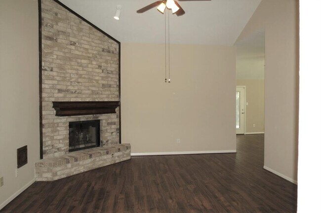 Foto del edificio - 1018 Western Springs Dr