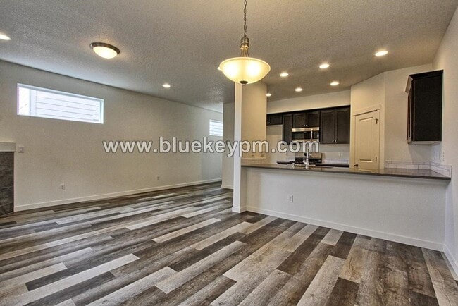 Building Photo - 3 Bed, 2.5 Bath Home in Ridgefield's  McCormick Creek Subdivision