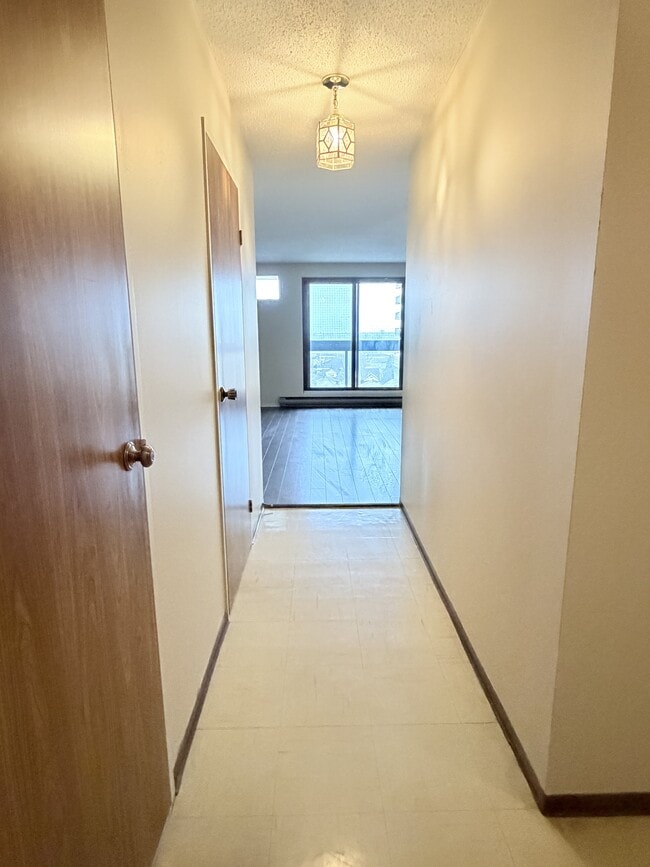 Building Photo - 1653 Ouellette Ave