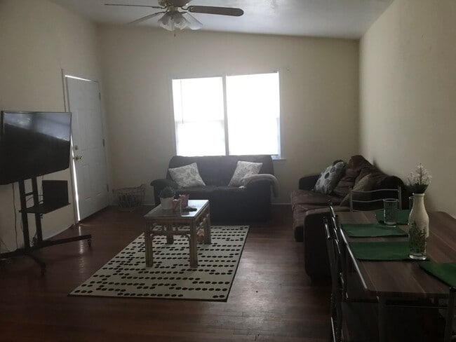 Building Photo - 3 Bed House on Atkamire Drive, close to stadium. Available August 2026!