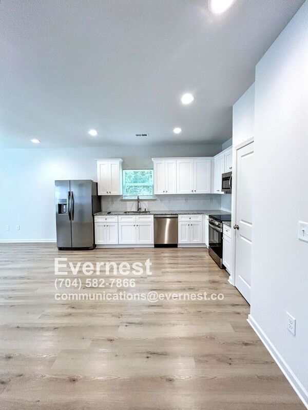 Building Photo - 737 N McFarland St