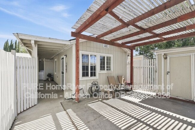 Building Photo - 2405 G St