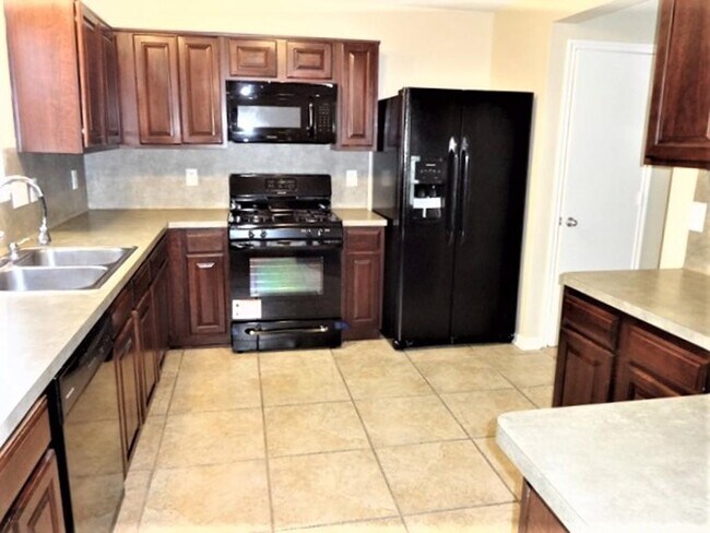 Building Photo - 20719 Dickinson Manor Ln