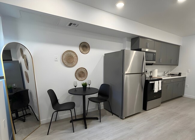 Building Photo - Gorgeous 1 bed/1 bath and Studio units ~ LA City Section 8 Voucher Accepted!