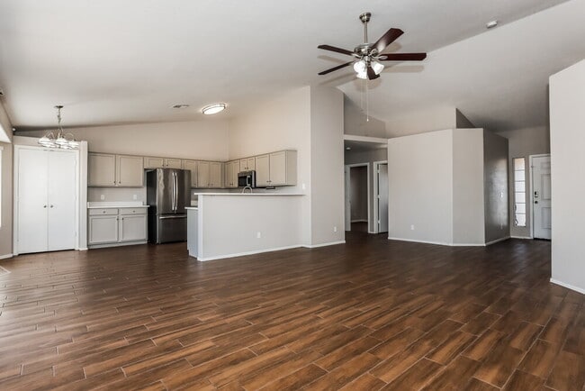 Foto del edificio - 523 N Bailey Cir