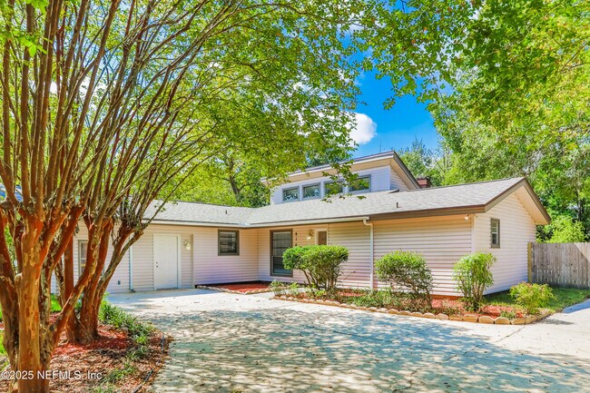 Foto del edificio - 8162 Cayuga Trail W