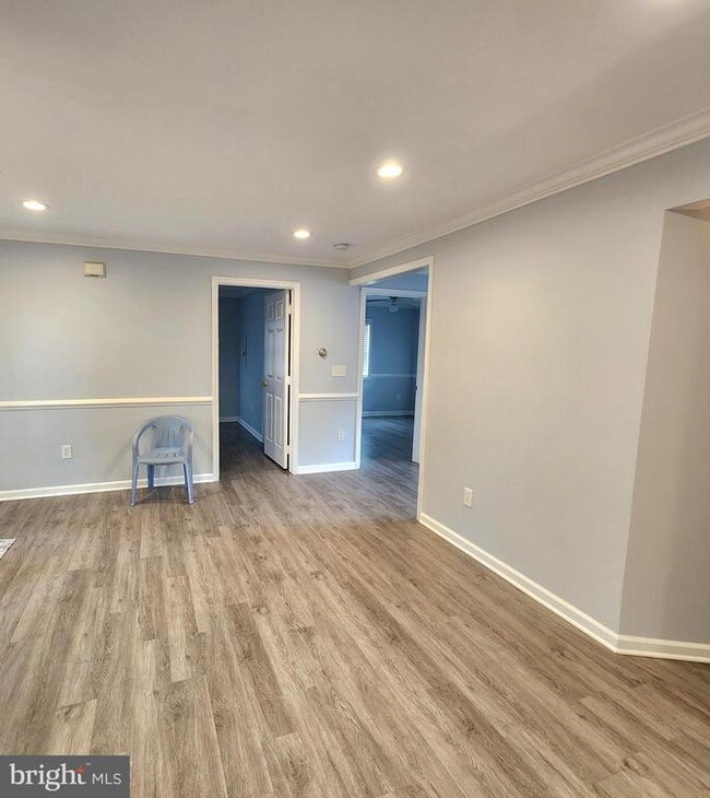 Building Photo - 717 Freehold Rd