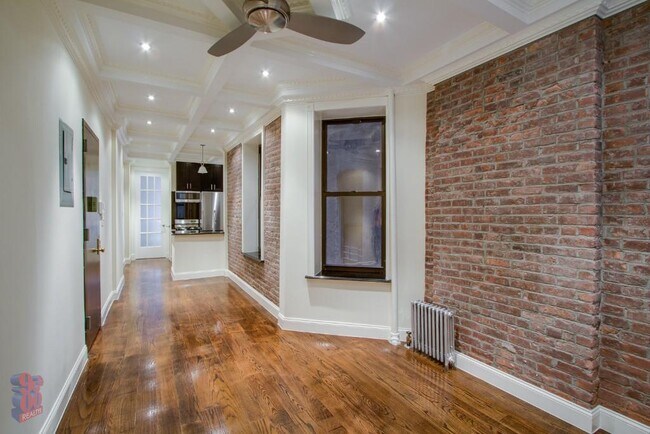 Foto del edificio - 72 W 108th St
