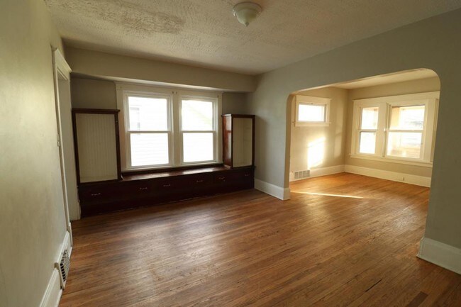 Building Photo - 10128 Unity Avenue #Up