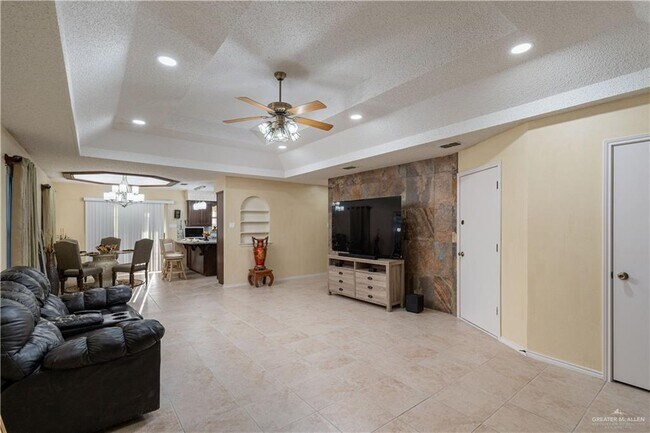 Foto del edificio - 2213 Lake View Dr