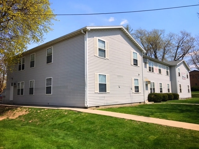 Primary Photo - 208 E Mulberry St