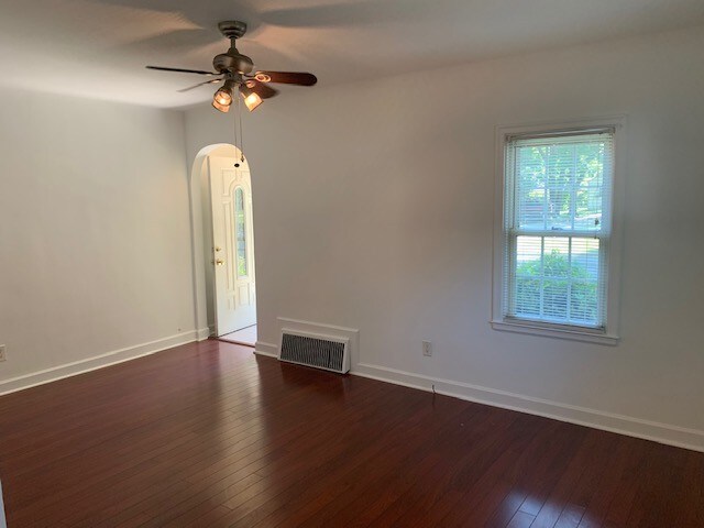 Foto del edificio - 558 Lincoln Ave