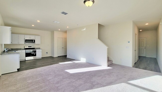 Building Photo - 14346 Elkhorn Crest