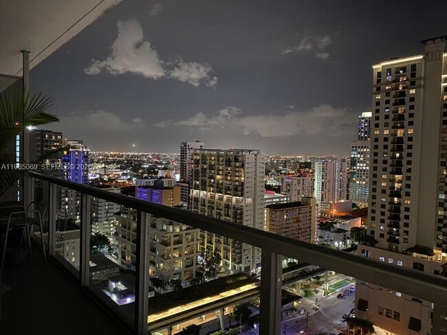 Foto del edificio - 1111 SW 1st Ave