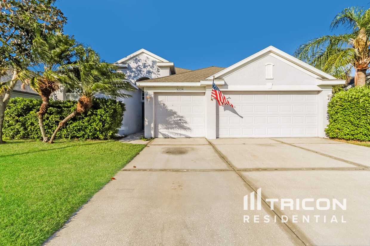 Primary Photo - 3228 Coconut Grove Rd