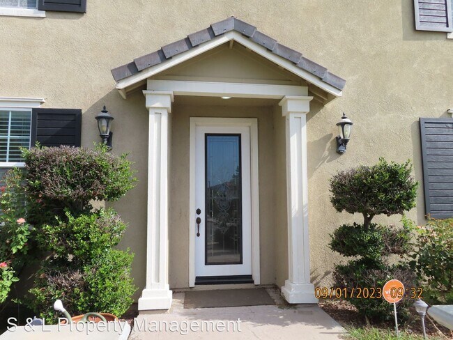 Building Photo - 5 br, 2.5 bath House - 13569 Meadowlands Ct.