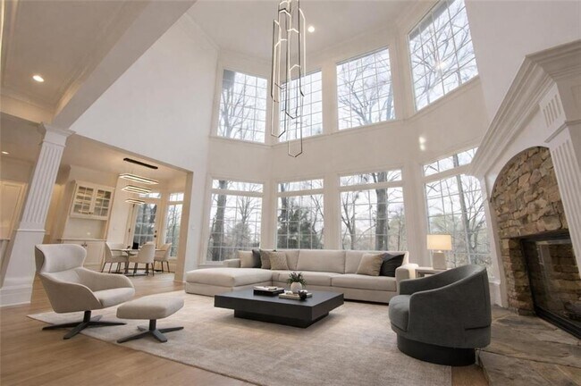 Building Photo - 1430 Hillcrest Heights