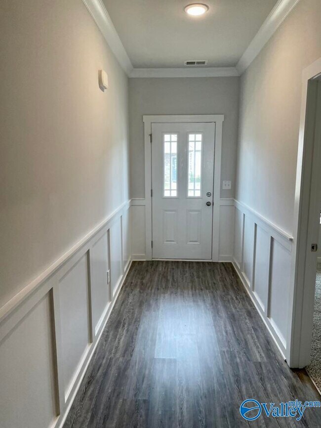 Building Photo - 421 Edgebrook Dr