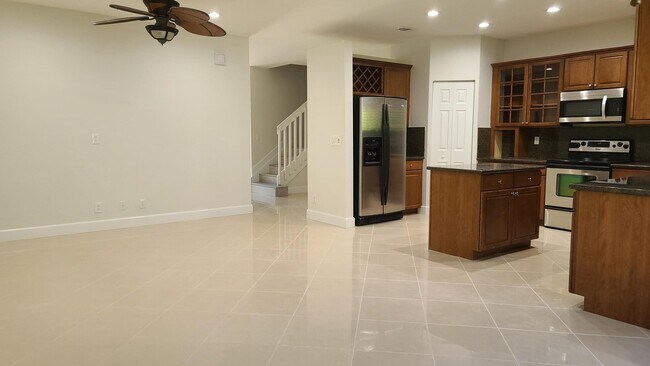 Building Photo - 2813 S Evergreen Cir