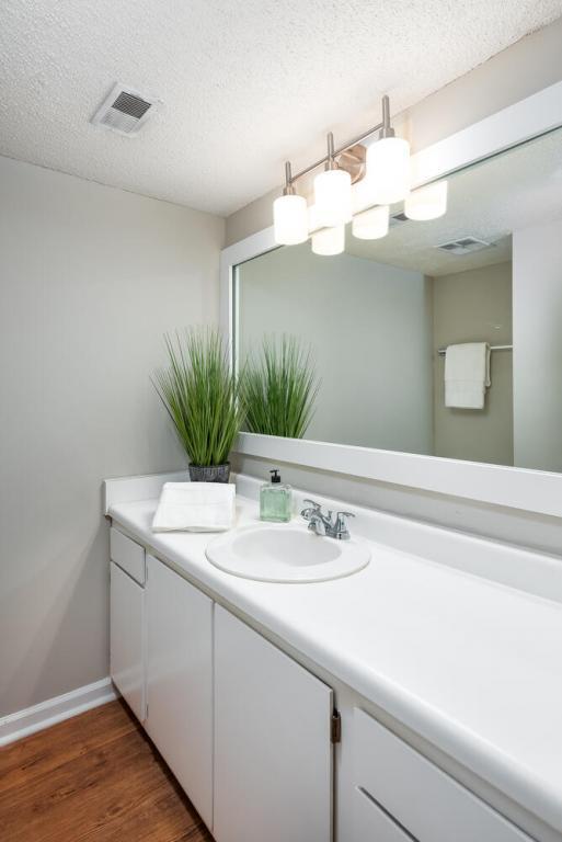 Foto del edificio - 1559 Nantahala Blvd
