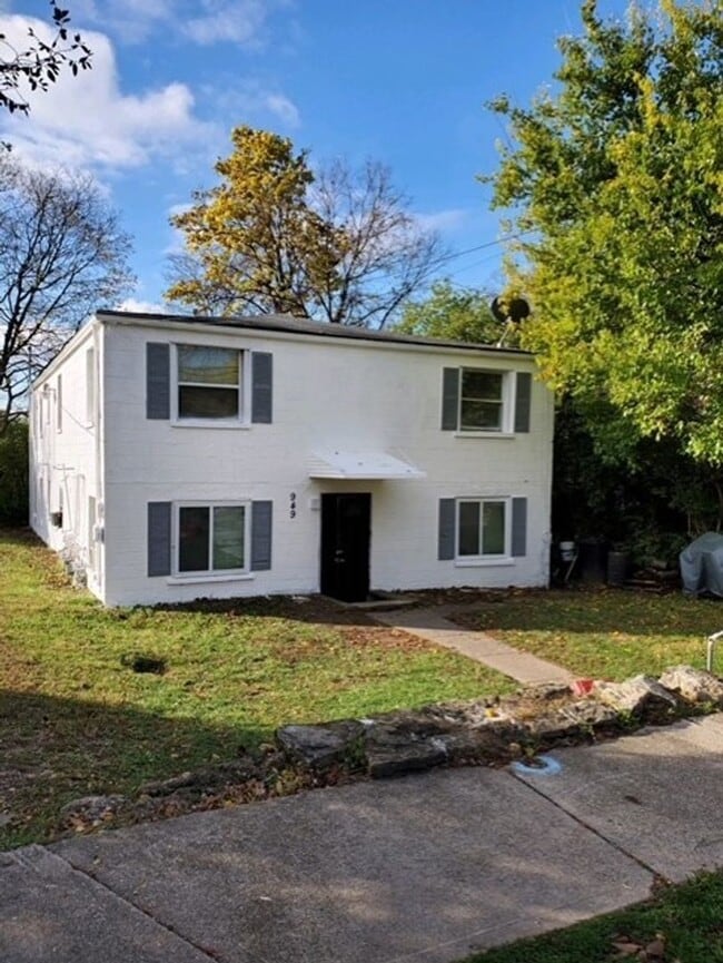 Building Photo - 949 Adams St