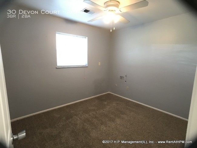 Foto del edificio - Landshire 30 Three Bedroom First Floor