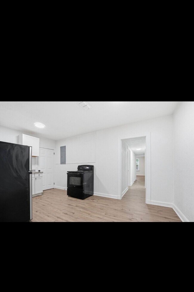 Foto del edificio - 451 Long Branch Blvd