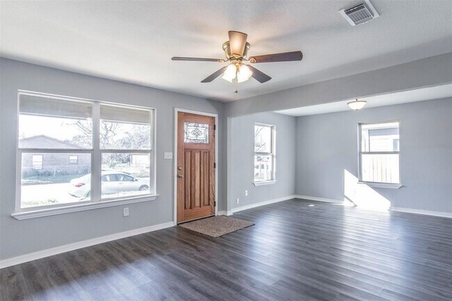 Building Photo - 1419 Tarley St