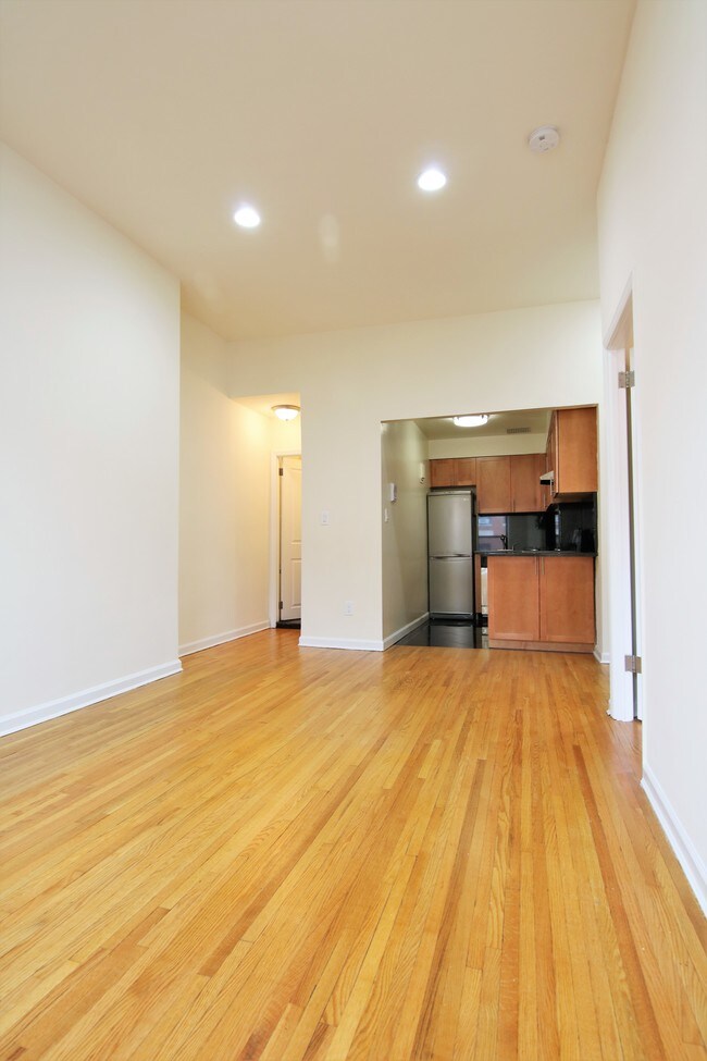 Building Photo - 34 W 75th St