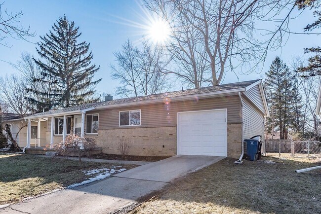 Building Photo - 1039 Westaire Way