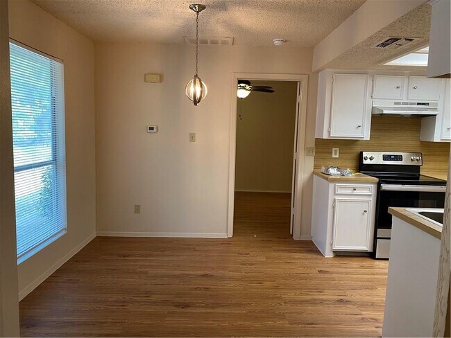Building Photo - 1503 No Mor Cove