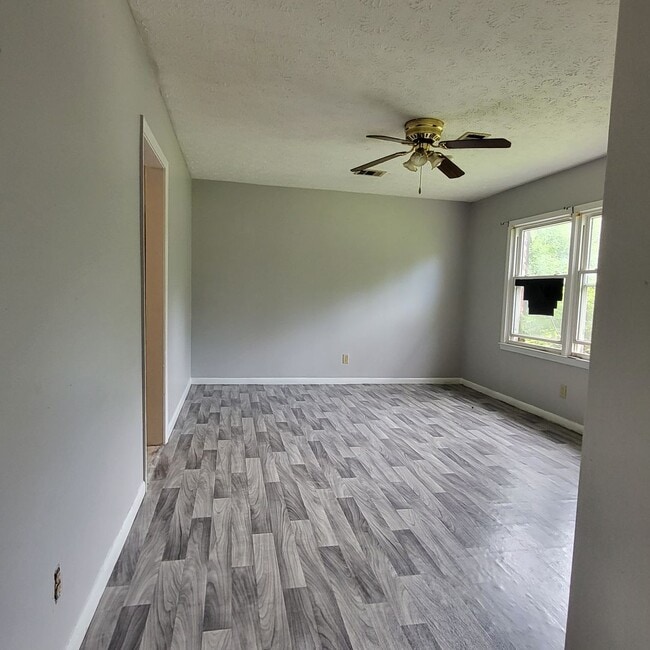 Building Photo - 1532 Rockdale Dr