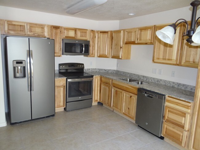 Building Photo - 860 S 550 E