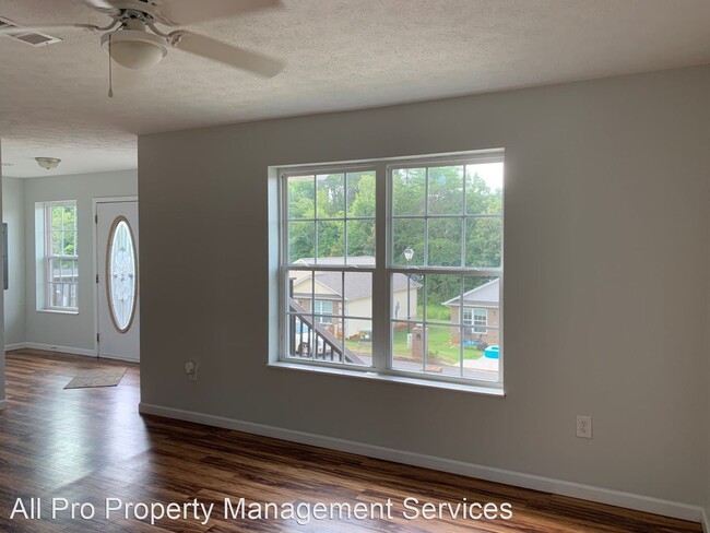 Building Photo - 3 br, 2 bath House - 1721 Watauga Street
