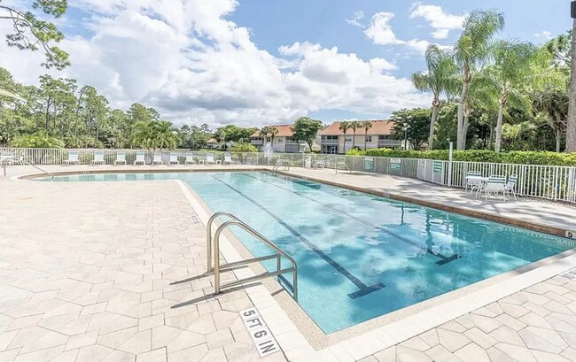 Foto del edificio - 6345 Lexington Ct