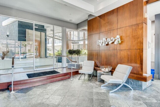 Foto del edificio - Marina District Condo with Private Patio a...